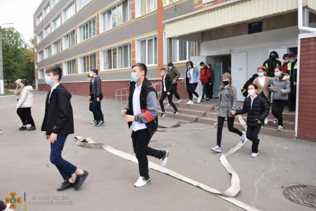 В одесской школе № 1 на интерактивном уроке ученики тушили условный пожар (фото)