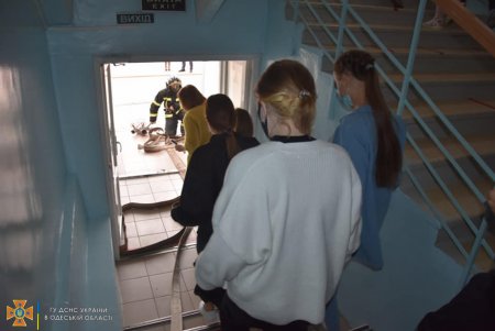В одесской школе № 1 на интерактивном уроке ученики тушили условный пожар (фото)