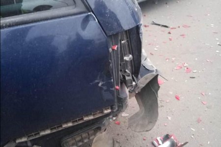 В Черноморске подросток без разрешения взял машину матери и врезался в шесть припаркованных авто (фото)