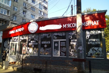 Коммунальщики демонтировали более ста незаконных вывесок и рекламных конструкций