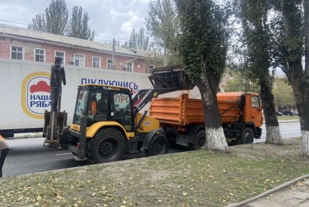 На этой неделе коммунальщики очищали улицы, остановки, ливневую канализацию во всех районах Одессы