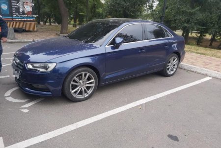 Одесситов штрафуют за парковку на местах для людей с инвалидностью