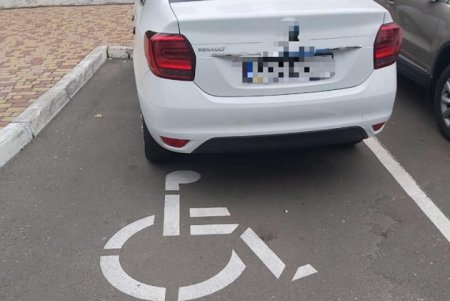 Одесситов штрафуют за парковку на местах для людей с инвалидностью