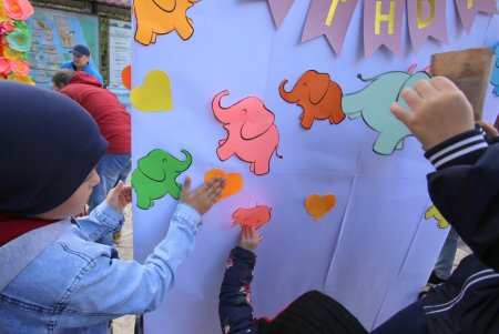 В Одесском зоопарке отметили День рождения слонихи Венди (фоторепортаж)