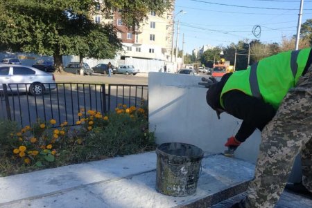 Возле памятника «Похищение Европы» обновили плиточное покрытие (фото)