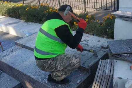 Возле памятника «Похищение Европы» обновили плиточное покрытие (фото)