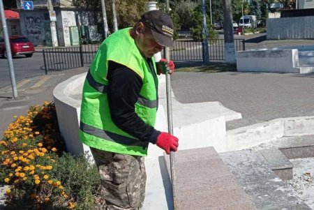 Возле памятника «Похищение Европы» обновили плиточное покрытие (фото)