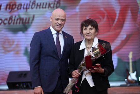 Одесским педагогическим работникам вручили награды в преддверии профессионального праздника (фоторепортаж)