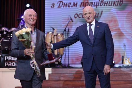 Одесским педагогическим работникам вручили награды в преддверии профессионального праздника (фоторепортаж)