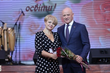 Одесским педагогическим работникам вручили награды в преддверии профессионального праздника (фоторепортаж)