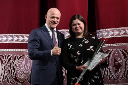 Одесским педагогическим работникам вручили награды в преддверии профессионального праздника (фоторепортаж)