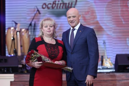 Одесским педагогическим работникам вручили награды в преддверии профессионального праздника (фоторепортаж)