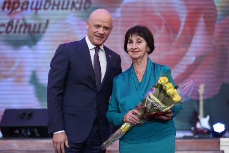 Одесским педагогическим работникам вручили награды в преддверии профессионального праздника (фоторепортаж)