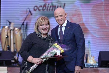 Одесским педагогическим работникам вручили награды в преддверии профессионального праздника (фоторепортаж)