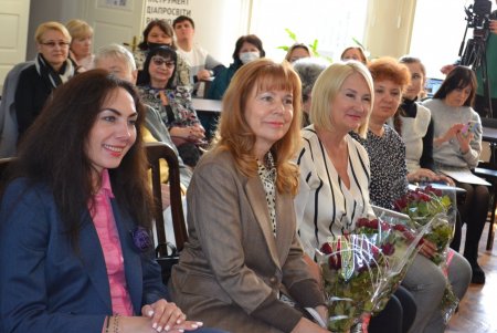 Одесским библиотекарям вручили почетные знаки городского головы и грамоты (фото)