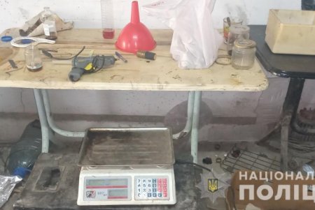 Житель Раздельнянского района производил «элитный» алкоголь в своем гараже (фото, видео)