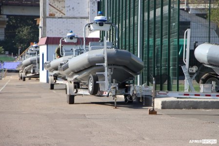 В Одесском порту испытывают американские скоростные лодки (фото)