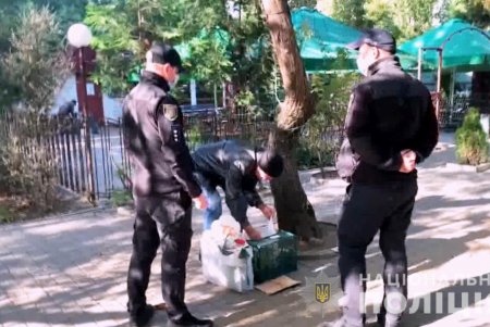 Полицейские провели рейд по стихийным торговым точкам Одессы (фото, видео)