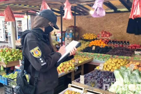 Полицейские провели рейд по стихийным торговым точкам Одессы (фото, видео)