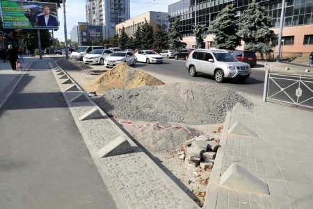 В ходе капремонта улицы Черняховского оборудовали велодорожку (фоторепортаж)
