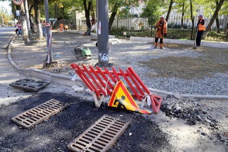В ходе капремонта улицы Черняховского оборудовали велодорожку (фоторепортаж)