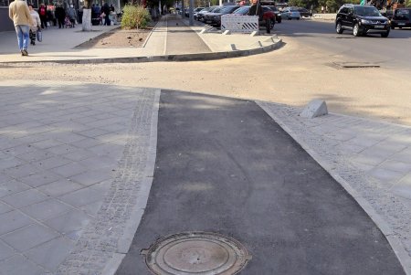 В ходе капремонта улицы Черняховского оборудовали велодорожку (фоторепортаж)