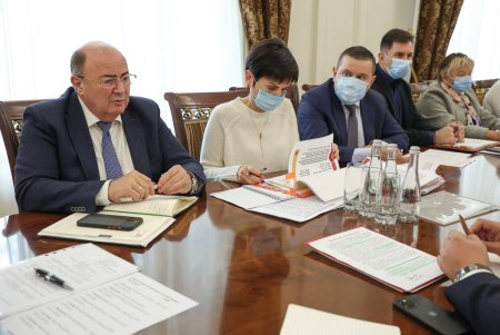 Кадры и обеспечение медучреждений: мэр Одессы провел совещание с руководителями больниц города (фото, видео)
