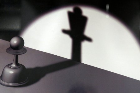 Во Всемирном клубе одесситов открылась выставка графики «Петля времени: преломление» (фоторепортаж)