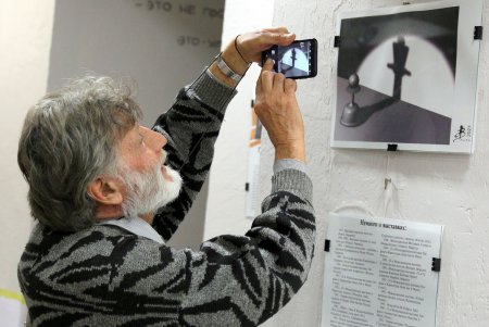 Во Всемирном клубе одесситов открылась выставка графики «Петля времени: преломление» (фоторепортаж)