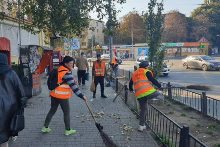 Возле площади Деревянко ликвидировали стихийный рынок (фото, видеокомментарий)