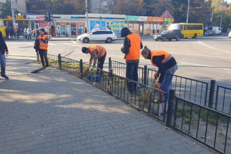 Возле площади Деревянко ликвидировали стихийный рынок (фото, видеокомментарий)