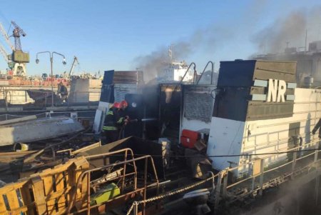 В пришвартованном буксире на территории Измаильского судоремонтного завода произошел пожар (фото) 