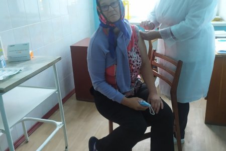 В Одесской области пожилых людей начали вакцинировать на почте (фото)