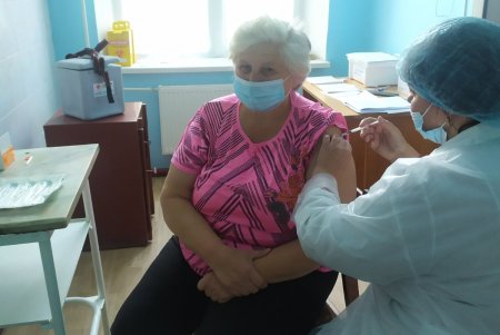 В Одесской области пожилых людей начали вакцинировать на почте (фото)