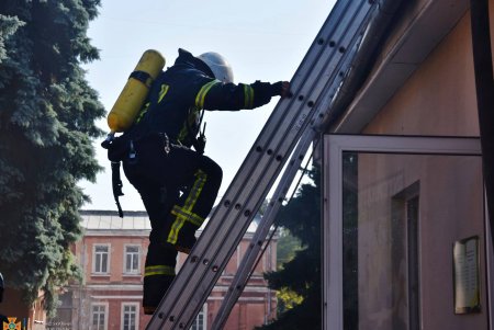 Горели деревянные перекрытия в здании педагогического университета на Старопортофранковской (фото)
