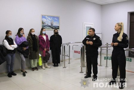 Полицейские разъяснили школьникам о последствиях ложного вызова спецслужб (фото)