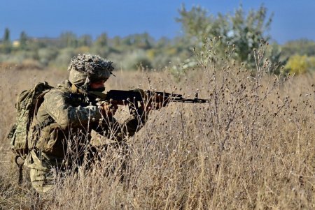Одесские курсанты провели полевые учения по вождению танка (фото)