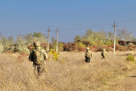 Одесские курсанты провели полевые учения по вождению танка (фото)