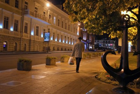 Воздух стал чище и снизился уровень шума: самой большой в стране пешеходной зоне уже четыре месяца (фоторепортаж) 