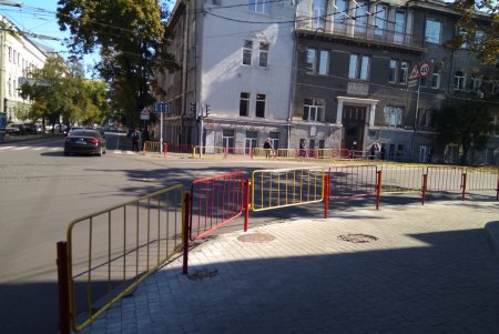 Почти 80 незаконных рекламных конструкций убрали с улиц города (фото)