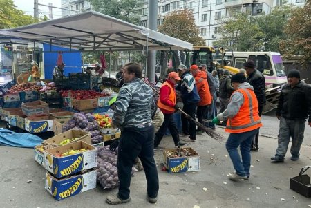 На Таирова ликвидировали стихийный рынок (фото)