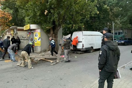 На Таирова ликвидировали стихийный рынок (фото)