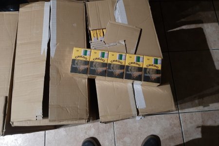 Почти 40 тысяч пачек сигарет неизвестного происхождения нашли в микроавтобусе у жителя Раздельной (фото, видео)