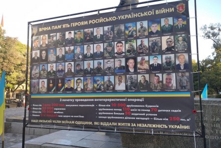 В День защитников и защитниц Украины горожане возложили цветы к памятнику Шевченко в память о погибших воинах (фото)