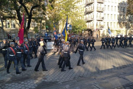 В День защитников и защитниц Украины горожане возложили цветы к памятнику Шевченко в память о погибших воинах (фото)