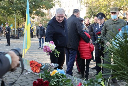 Память защитников и защитниц Украины почтили одесситы (фоторепортаж)