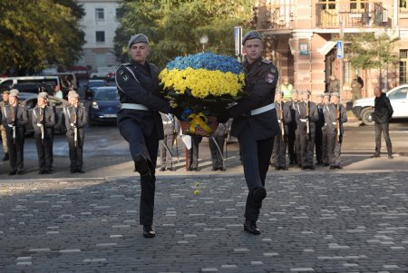 Память защитников и защитниц Украины почтили одесситы (фоторепортаж)