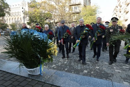 Память защитников и защитниц Украины почтили одесситы (фоторепортаж)