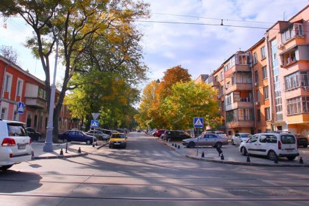 Улица Конная: украинский театр, рынок и много старинных домов (фоторепортаж) 