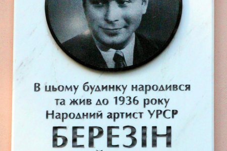 Улица Конная: украинский театр, рынок и много старинных домов (фоторепортаж) 